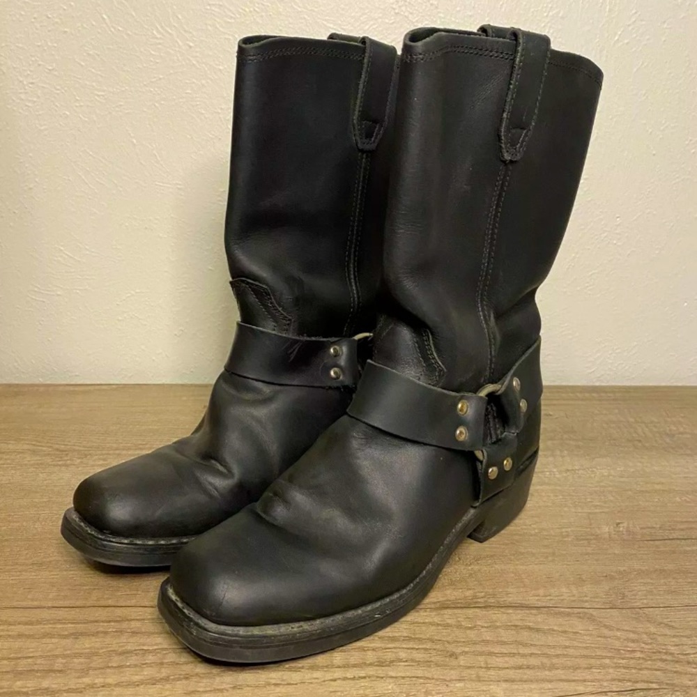Dingo  Leather Biker Boots Size 9 M, Leather/ Metal Buckle Oil Resistance Boot